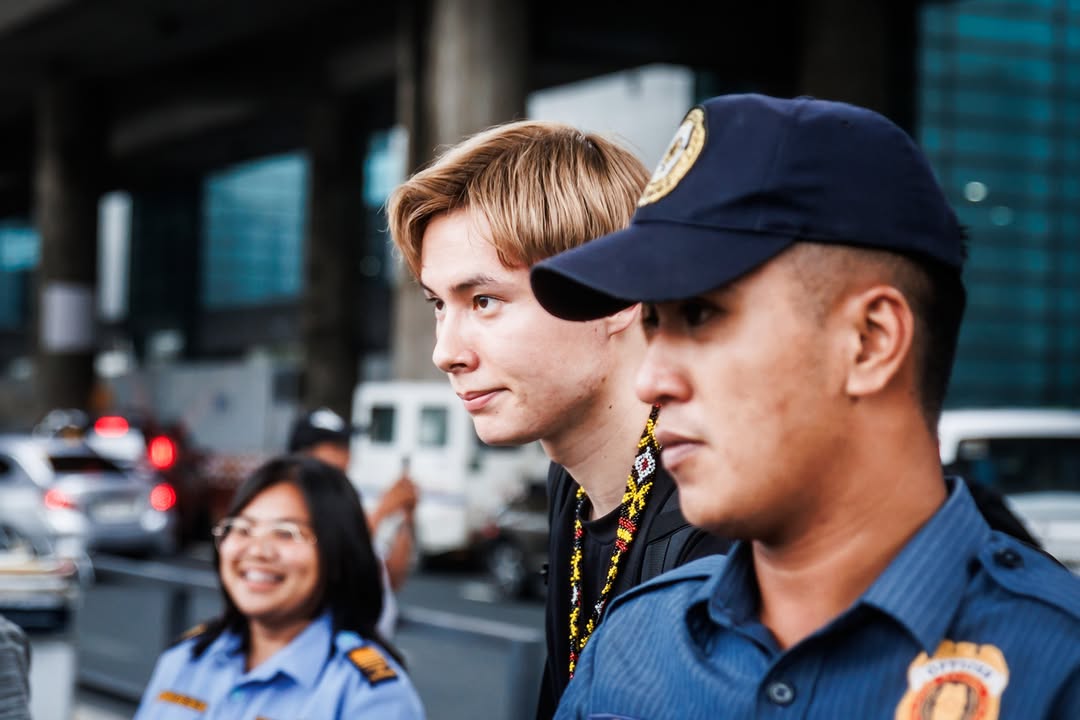 分入G组, 身机场时, alt